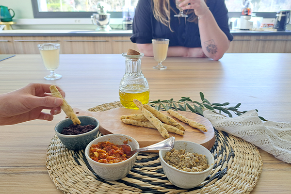 maisondeshuilesetolives-atelier-culinaire-tartinables-tapenades-gressins