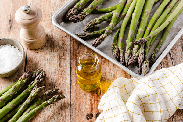 Atelier culinaire asperges et huile d'olive en mai à la Maison des Huiles d'olive et Olives de France