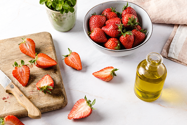 Atelier culinaire "vive les fraises" en mai à la Maison des Huiles d'olive et Olives de France